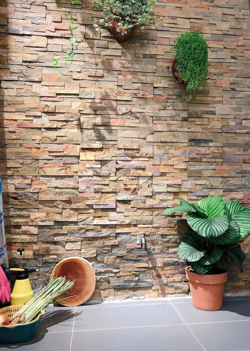 Đá ghép màu vàng đỏ ốp tường trang trí nhà