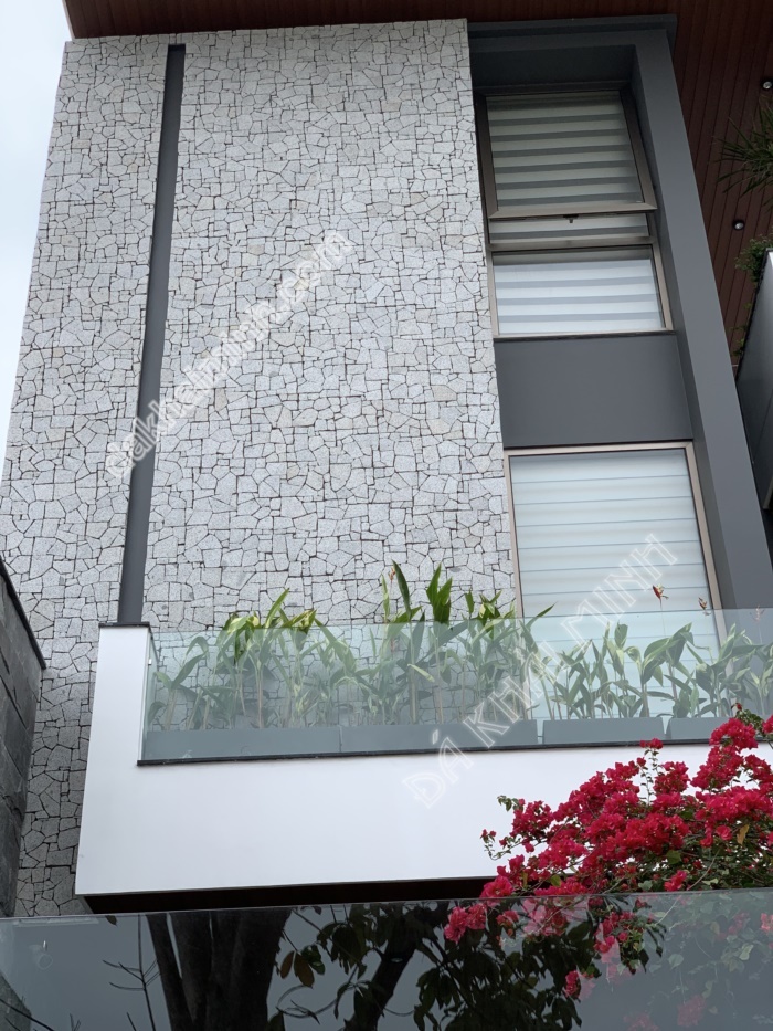 Mặt tiền nhà ốp đá granite rối hình dạng tự do dán vỉ.