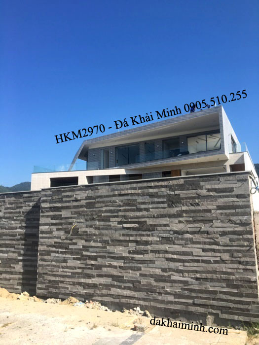 Tường bao biệt thự ốp đá phối 3 gam