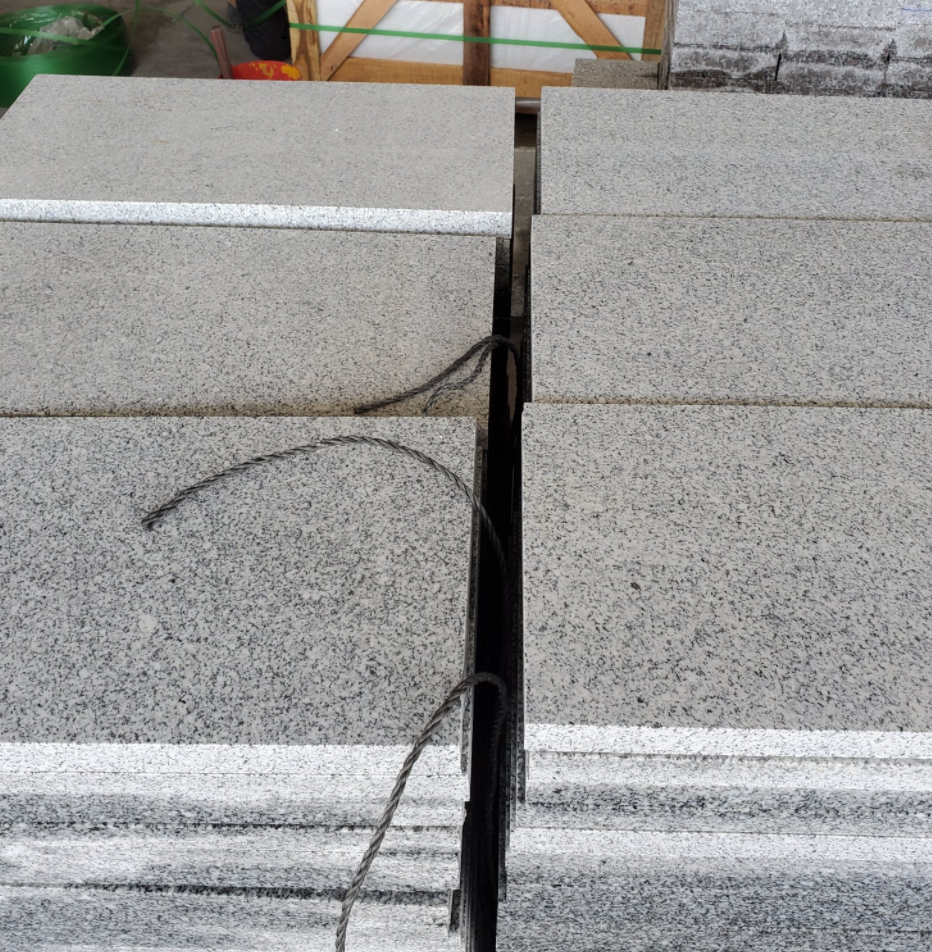 Đá Granite lát nền màu trắng #1067 - GTBZSL 30x60x1,8 MS #1067 1