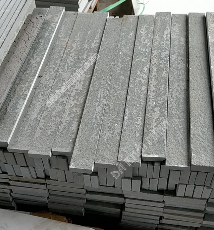 Đá Sa thạch màu xanh khò nhám cắt thanh dài xếp hàng hoá