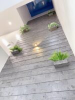 Đá ong xám ốp giếng trời