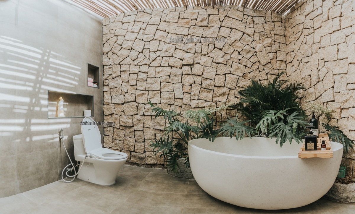 Đá granite chẻ rối ốp tường nhà vệ sinh ngoài trời
