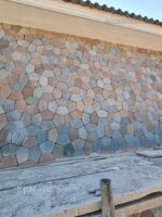 Đá Sa Thạch vàng xanh đa giác ốp tường rào