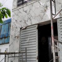 Mặt tiền nhà ốp đá nung kết màu trắng